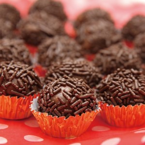 ブリガデイロ Brigadeiro ブラジル料理レシピ ブリガデイロ Brigadeiro ブラジル料理レシピ